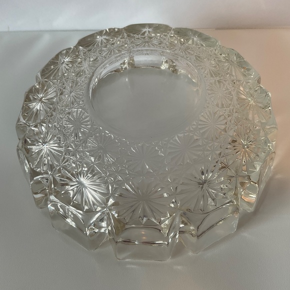 Vintage Heavy Glass Ashtray or Bowl with Candle - Starburst Daisy Pattern - Picture 7 of 14